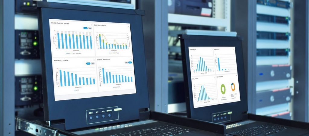 Серверное оборудование в стойке